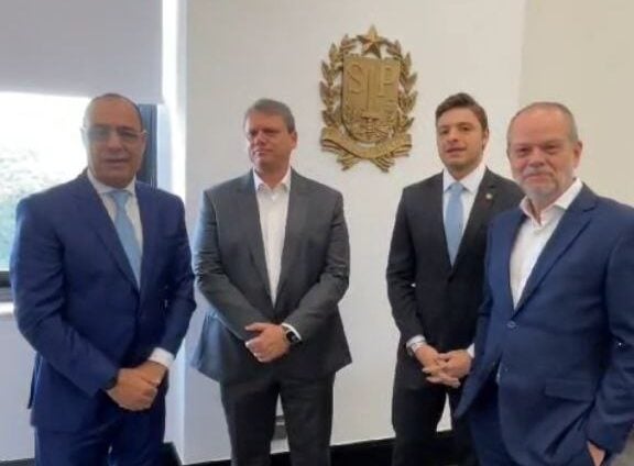 Tarcísio recebe Auricchio, Thiago e Tite