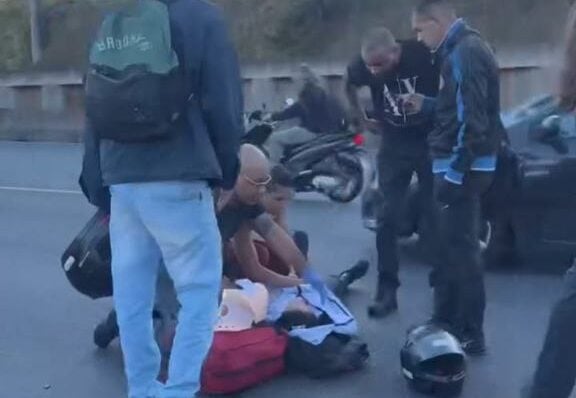 motociclista ferida em acidente