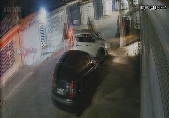 Quatro criminosos em duas motos