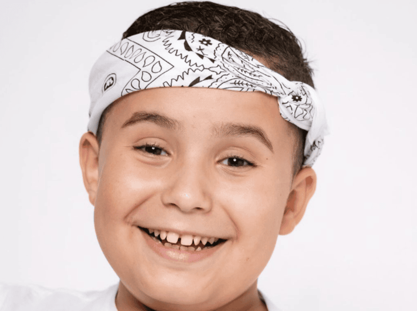 Jovem talento de 11 anos do Jardim da Oliveiras, em São Bernardo, é finalista do Canta Comigo Teen