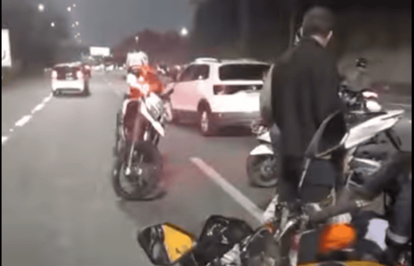 Motociclistas prestam primeiros socorros em acidente no Km 12 da Anchieta