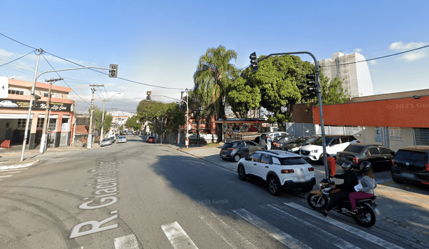 Rua Giacinto Tognato, no bairro Baeta Neves