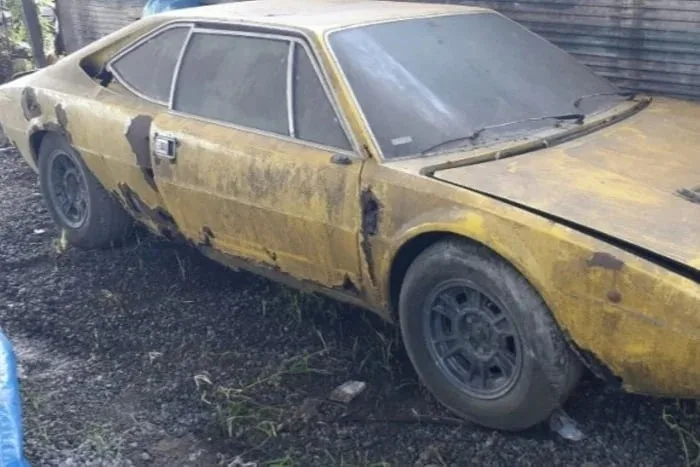 ferrari enferrujada