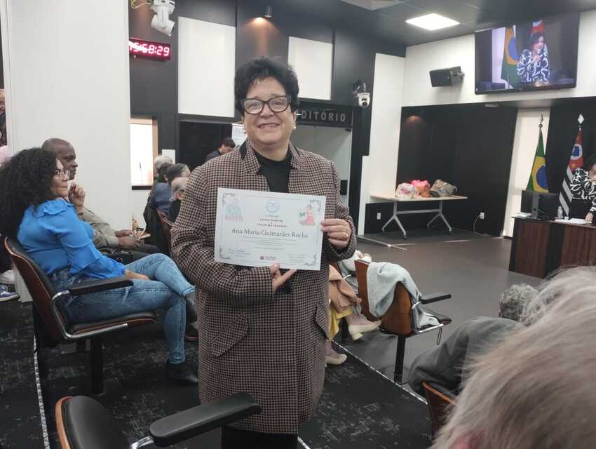 Bibliotecária da Prefeitura de São Caetano recebe homenagem na Assembleia Legislativa