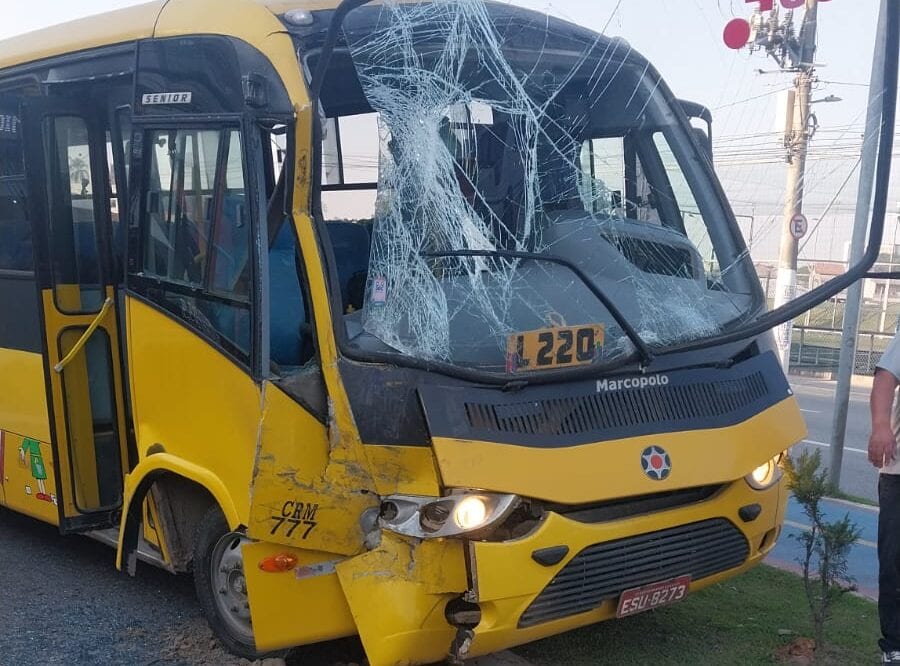 acidente de ônibus escolar
