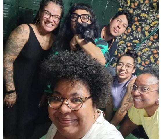 Influenciadora e funcionários