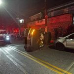carro capotado em Diadema