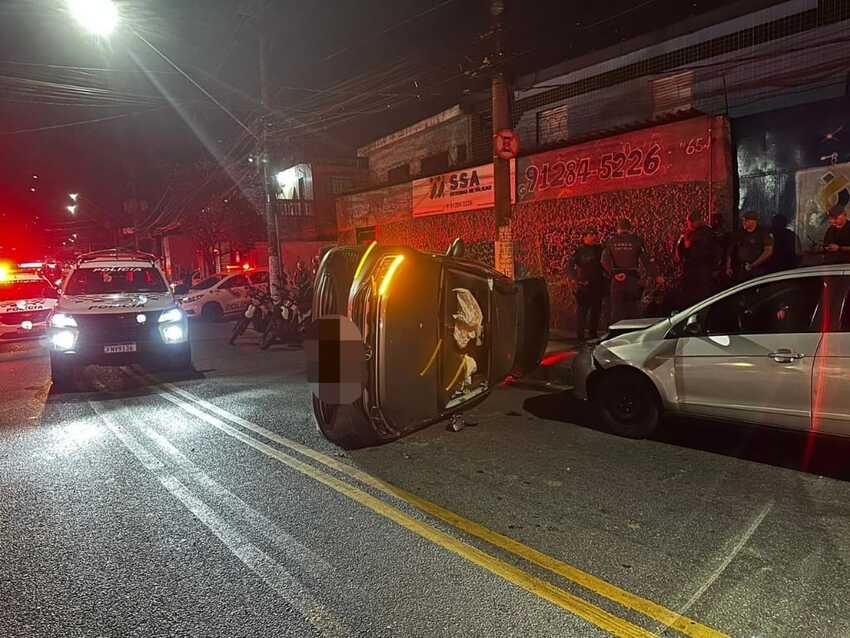 carro capotado em Diadema