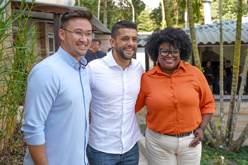 Akira, Caio França e Vilma