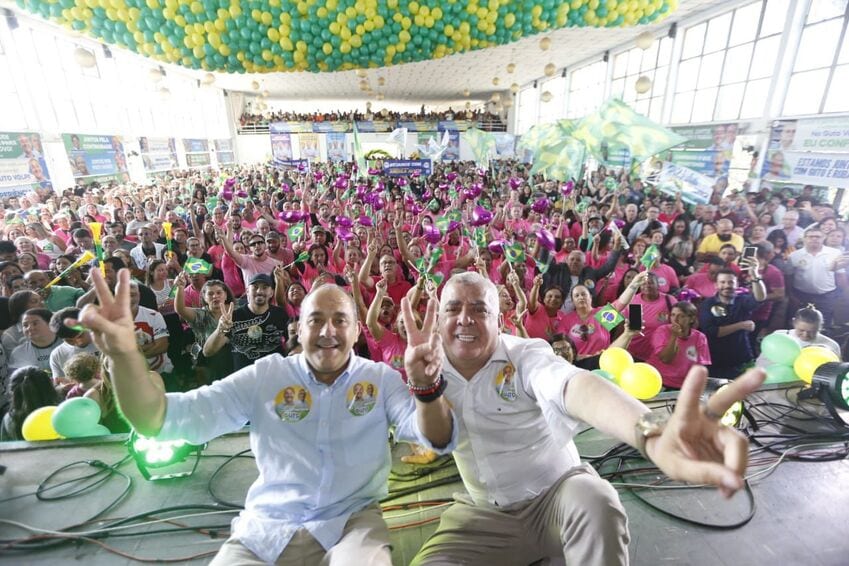 Prestigiado, Guto Volpi recebe vídeos de Tarcísio e prefeitos em lançamento de candidatura