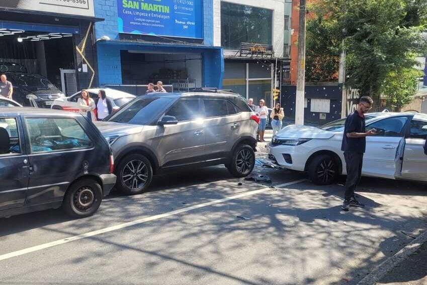 Acidente envolve quatro veículos no Centro de São Bernardo do Campo