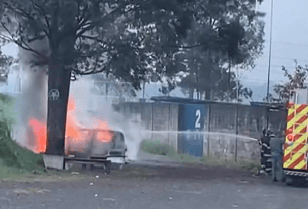 carro incendiado em Mauá