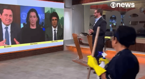 funcionária da limpeza na GloboNews