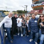Adesivaço e propostas de governo com caminhão de som marcam o dia de Flávia Morando