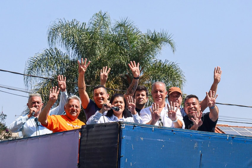 Flávia Morando e aliados em campanha