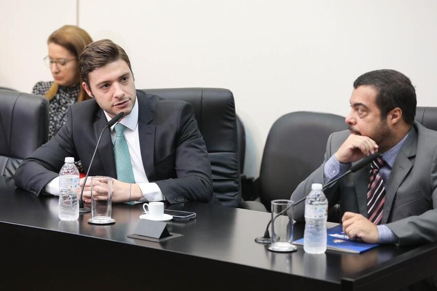 Iniciativa de Thiago Auricchio: 'Livros que Empoderam' avança na Comissão de Justiça da Alesp