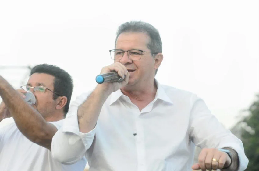 Luiz Fernando iniciou a quarta-feira na reunião da CPI das Empresas de Telecomunicações