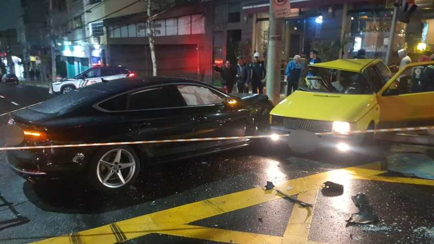 Colisão entre Audi e Fiat Uno em São Caetano