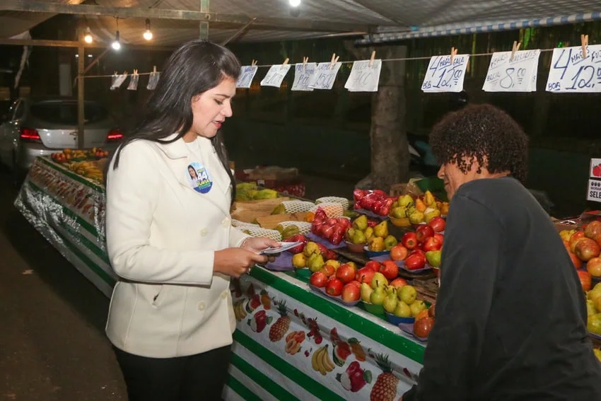 Em visita a feira noturna, Flávia Morando propõe ampliação da atividade em São Bernardo