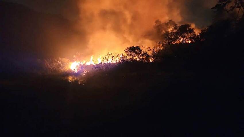 Incêndio na Estrada do Montanhão 