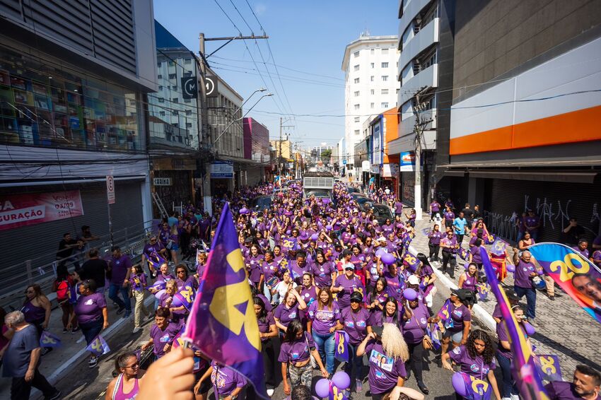 Mulheres fazem caminhada em apoio a Marcelo Lima.
