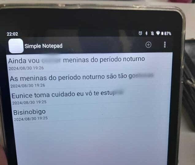 tablete com ameaça