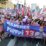 Caminhada reúne 3.000 mulheres em apoio a Filippi em Diadema