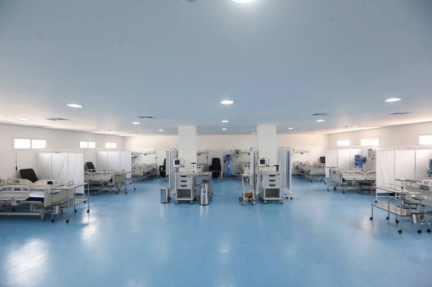 Guto Volpi faz última vistoria antes da entrega do novo hospital