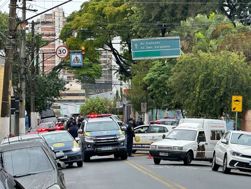roubo na frente de escola