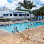 Prefeitura abre agendamento de carteirinhas para se associar aos clubes e curtir as piscinas durante o verão