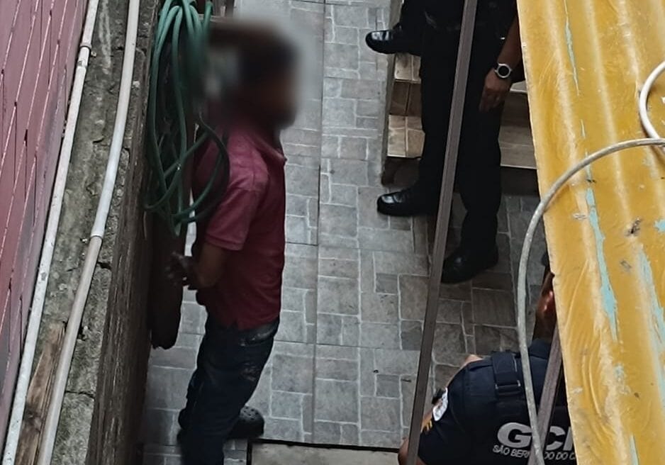 homem invade casa da ex