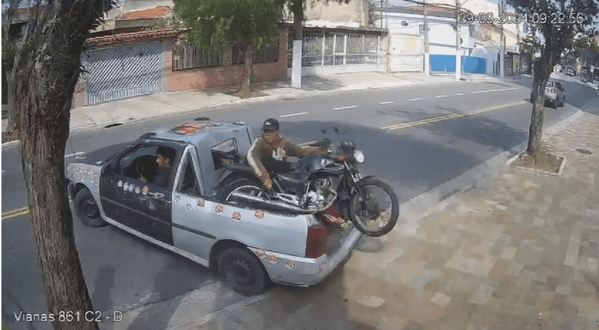 furto de moto na rua dos Vianas