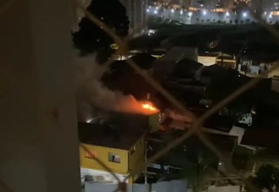 Em São Bernardo, incêndio atinge casa na Vila Gonçalves