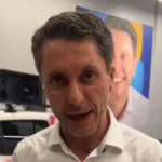 Na reta final da campanha, Alex Manente faz live, ataca imprensa e adversário