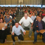 Prefeitura de São Bernardo entrega 240 escrituras na Vila Sabesp e Monte Sião