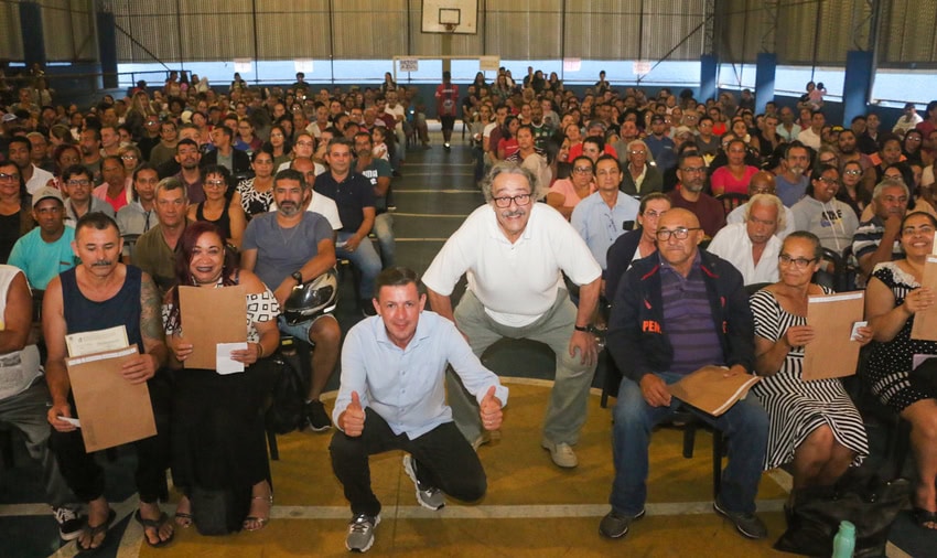 Prefeitura de São Bernardo entrega 240 escrituras na Vila Sabesp e Monte Sião