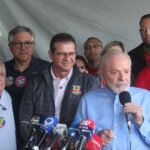 Lula vota em São Bernardo e pede votos para candidatos do ABC