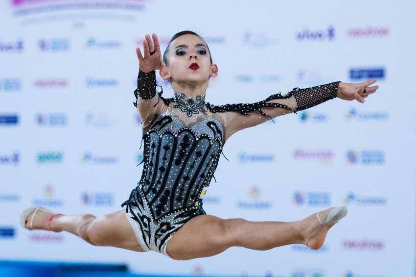 Campeã brasileira de ginástica rítmica de São Bernardo busca apoio para continuar realizando seu sonho