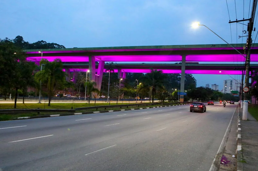 Viaduto em Diadema ganha iluminação moderna e colorida