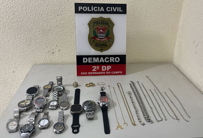 Polícia apreende joias, relógios e objetos furtados em operação em SBCPolícia apreende joias, relógios e objetos furtados em operação em SBC
