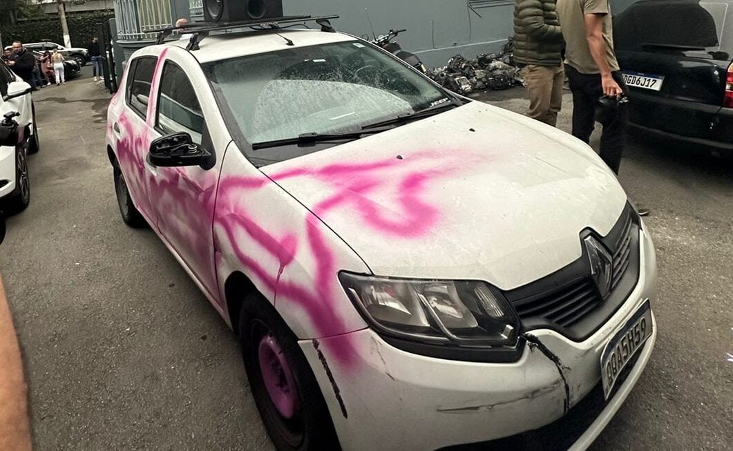 carro de assessora Alex Manente pichado