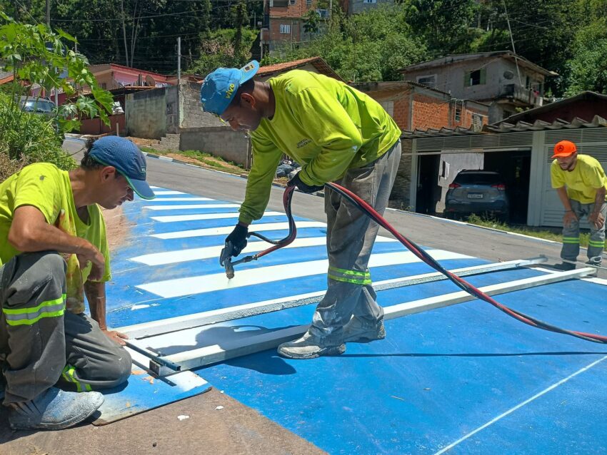 Com destaque para extensão da área de passeio e caminhada, a sinalização faz parte do pacote de revitalização das vias da região