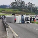 caminhão tombado