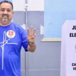 Com a palavra ‘fé’ na camiseta, Marcelo Oliveira vota em Mauá e diz ter sido a campanha ‘mais polêmica’ que já participou