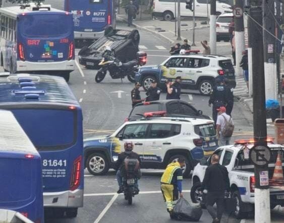 Carro capota
