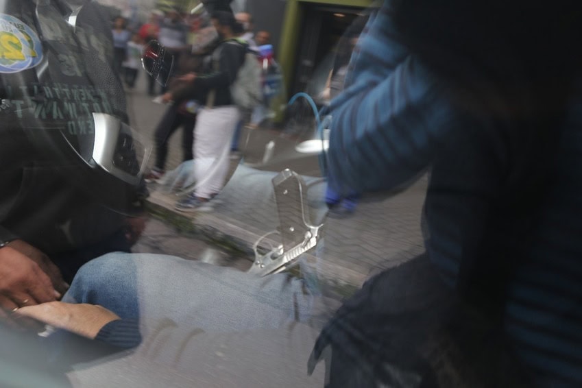 Equipe de Gabriel Roncon saca arma de fogo; secretário de Segurança Pública contém um dos agressores