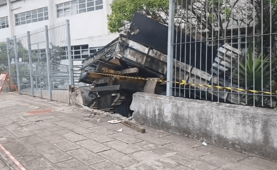 invasão de caminhão em prédio de INSS