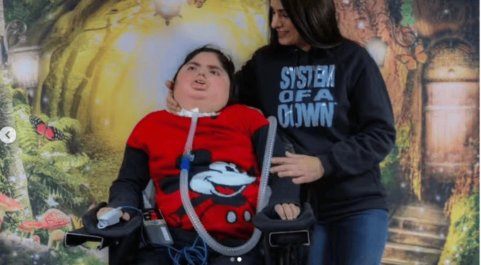mãe e filha deficiente