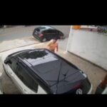 homem risca carro em São Caetano