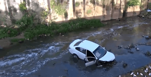 carro caiu no rio